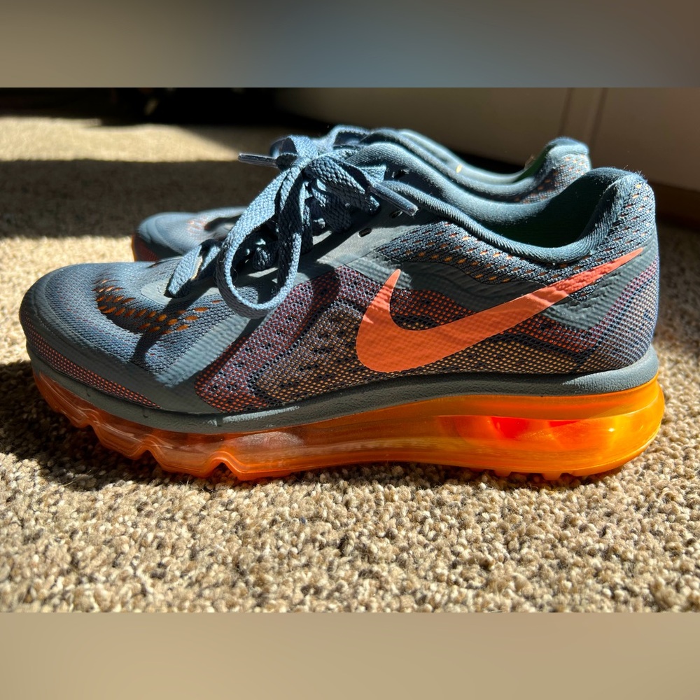 Size 6 Nike Running Shoes
